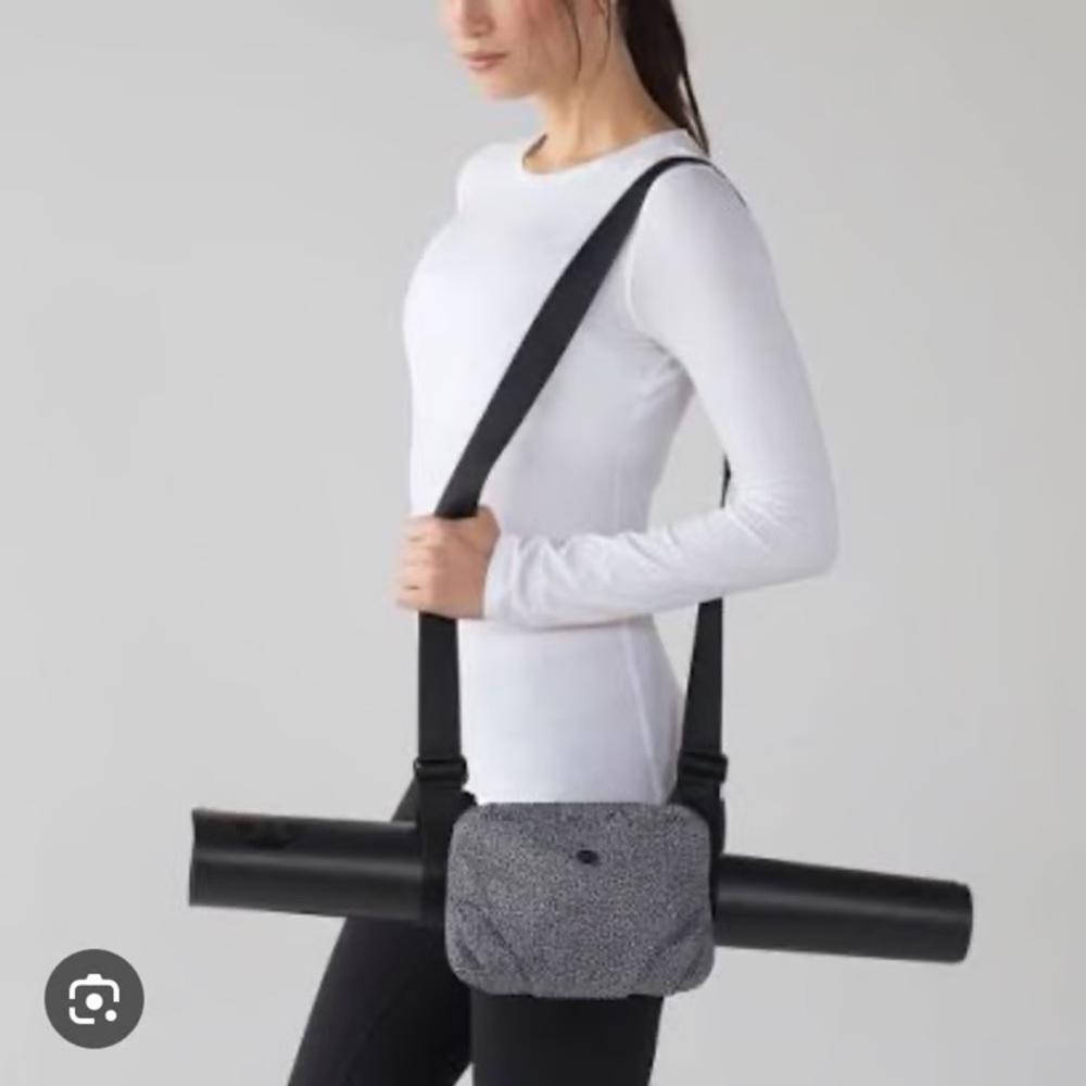 NEW LULULEMOM ESSENTIAL MAT CARRIER BLACK BAG PURSE